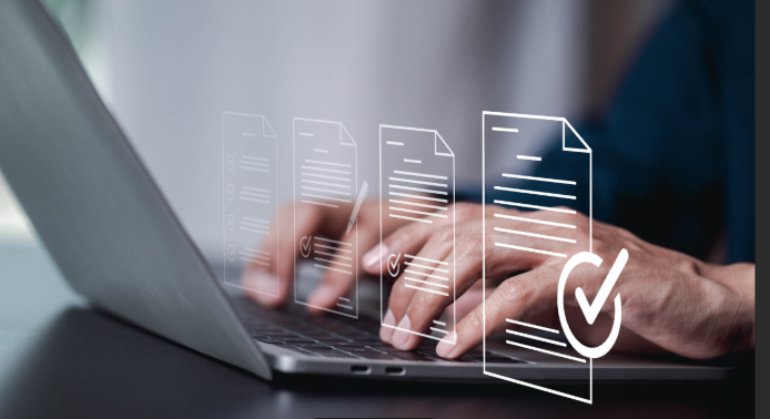 Un calendrier confirmé et un déploiement progressif en deux temps

La loi de finances 2024 fixe un cadre clair : le 1er Septembre 2026 pour la réception obligatoire et le 1er Septembre 2027 pour l’émission par les PME et micro-entreprises.

Qui est vraiment concerné par cette obligation

Toutes les entreprises assujetties à la TVA en France y compris les micro-entrepreneurs en franchise en base de TVA, devront recevoir des factures électroniques 2026.